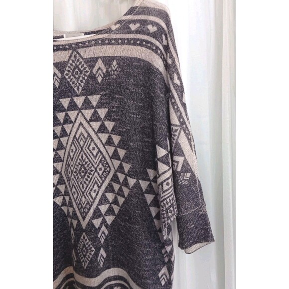Charming Charlie Made In The USA Geometric Aztec Design Sz M Top Blueish Gray - Picture 5 of 12